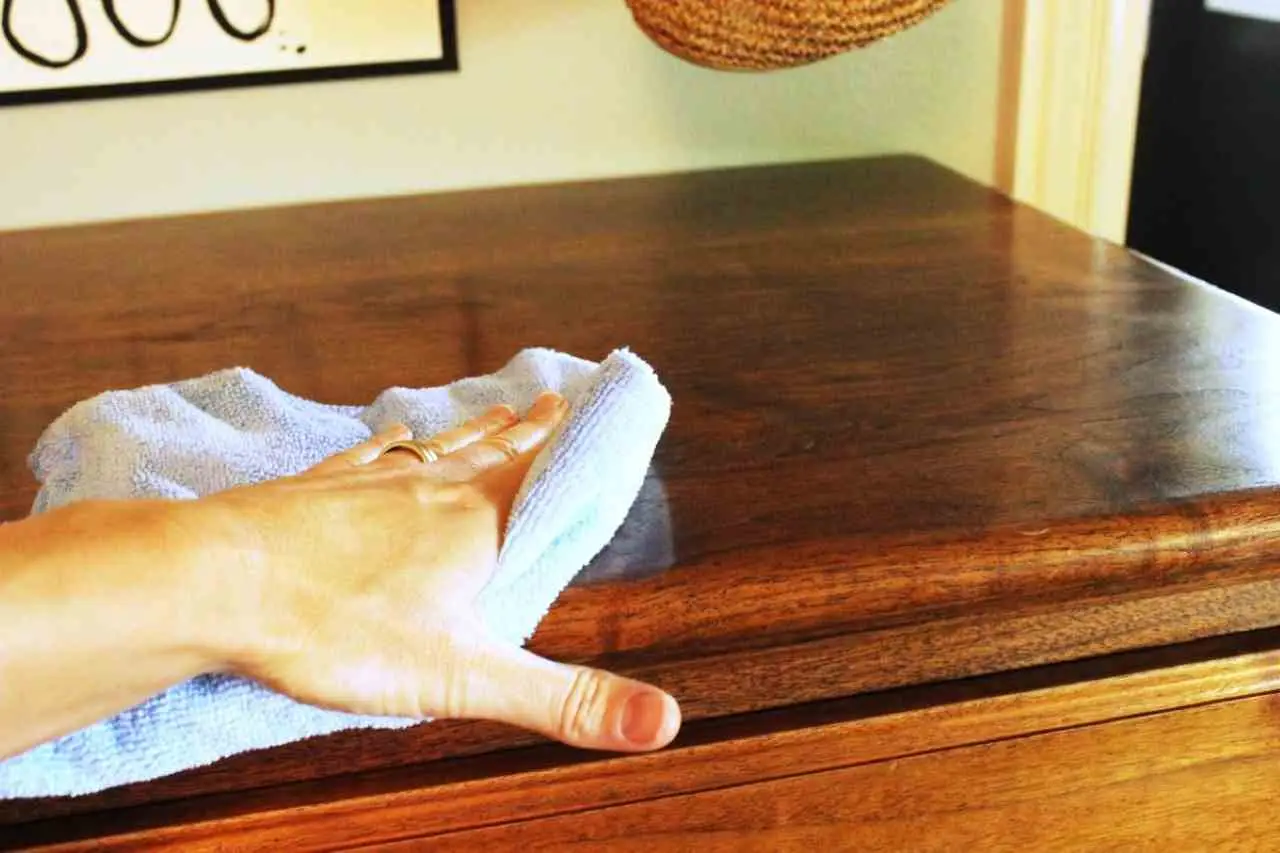 Disinfettare l’interno dei mobili: il metodo naturale che allunga la vita all’arredamento