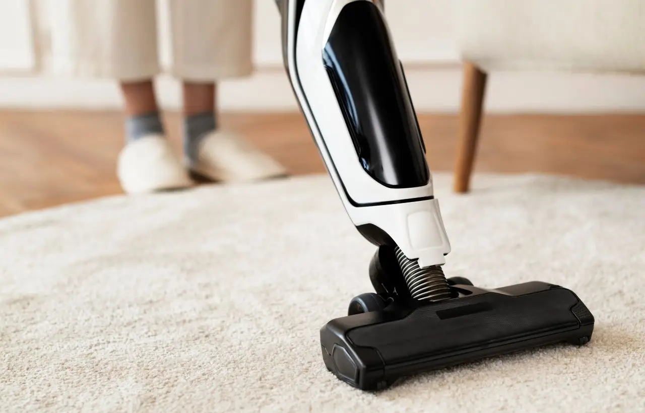 Non basta l’aspirapolvere: ecco il trucco definitivo per eliminare acari e allergeni dal materasso