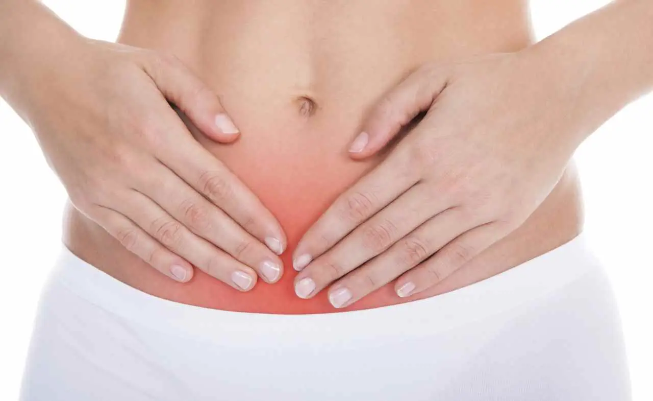 Dolore al basso ventre improvviso? Attenzione a queste cause comuni e quando preoccuparsi
